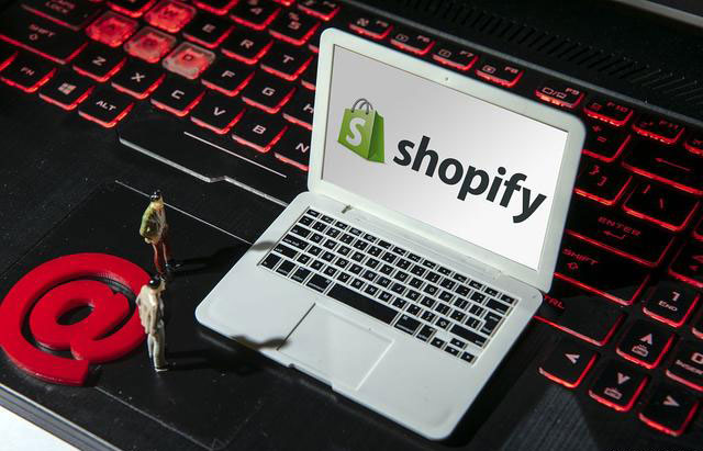 定制外貿獨立站商城和選擇Shopify建站大比拼，一擼到底！